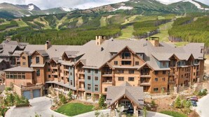 A multi-story lodge with a central courtyard, surrounded by mountainous terrain. - 2 Bd Grand Lodge Peak 7 - sleeps 8 (Breckenridge)