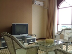 Deluxe Twin Room | Living area | TV - Royal Hotel Luang Namtha ' Huang Ching' (Luang Namtha)