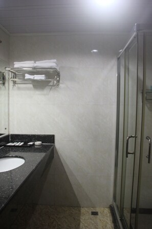 Bathroom - Royal Hotel Luang Namtha ' Huang Ching' (Luang Namtha)