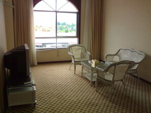 Deluxe Twin Room | Living area | TV - Royal Hotel Luang Namtha ' Huang Ching' (Luang Namtha)