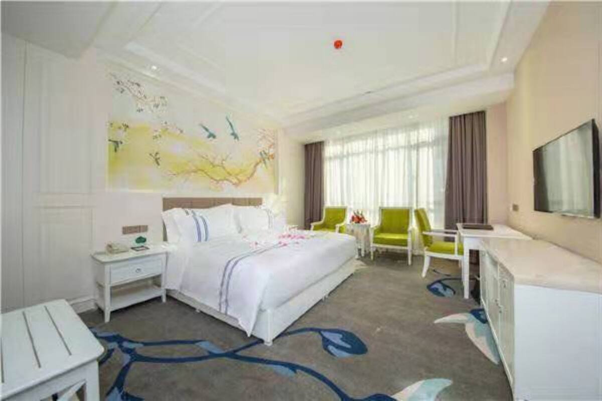 Deluxe Suite, Mountain View | Blackout curtains, free WiFi