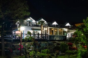 Fachada del alojamiento - Noche