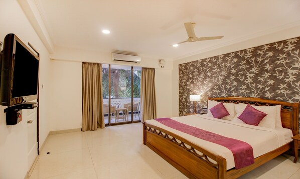 Deluxe Room | Iron/ironing board, rollaway beds, free WiFi, bed sheets