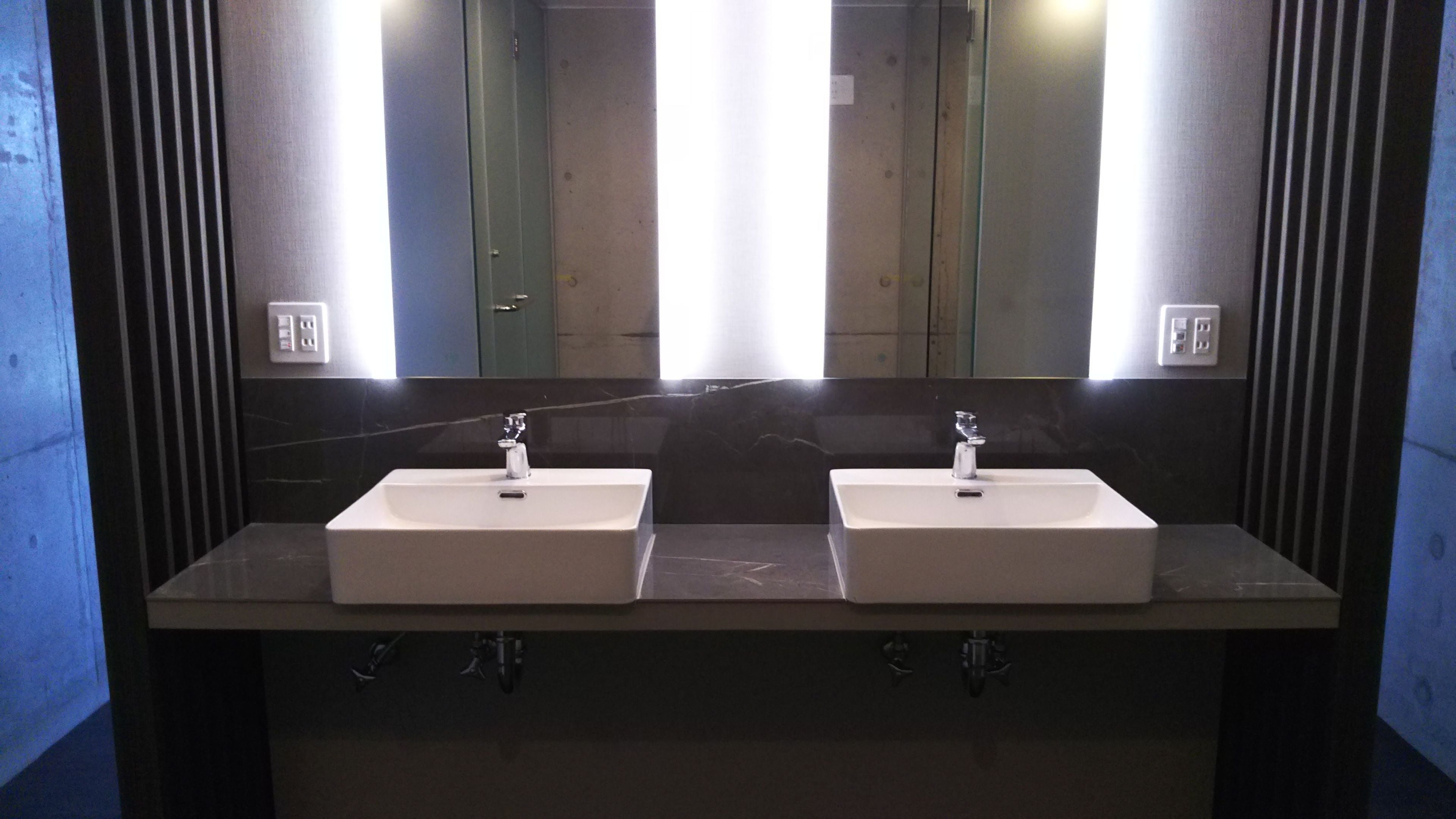 queen room with sea view | bathroom sink