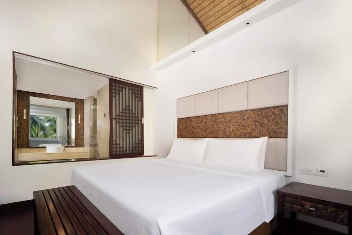 Minibar, in-room safe, desk, blackout drapes