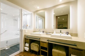 Articles de toilette (gratuits), séchoir à cheveux, pantoufles, bidet