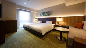 A hotel room with two beds, a desk, a chair, a small table, and a TV. - Hotel Forza Kanazawa (Kanazawa)