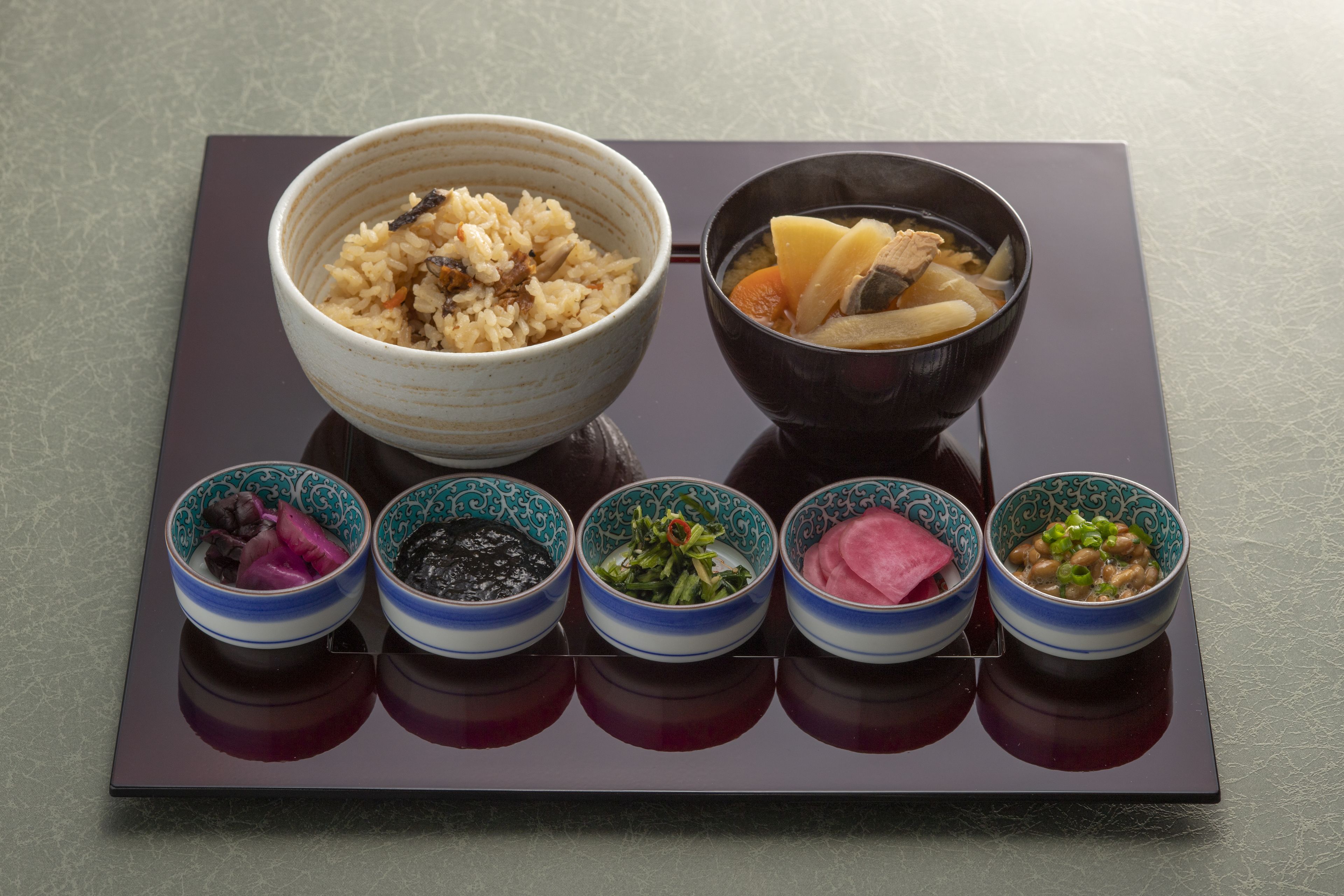 daily buffet breakfast (jpy 2300 per person)