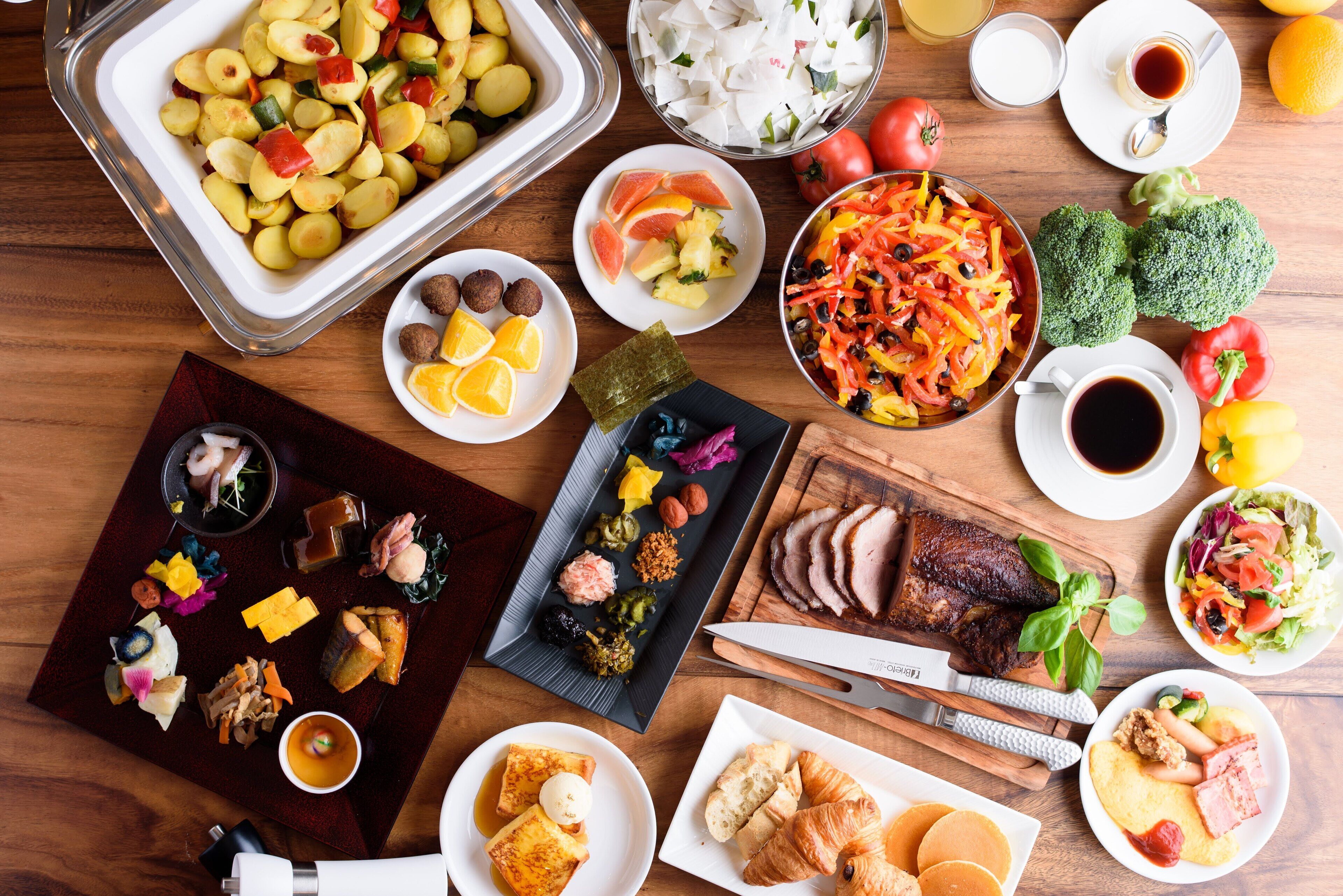 daily buffet breakfast (jpy 2300 per person)