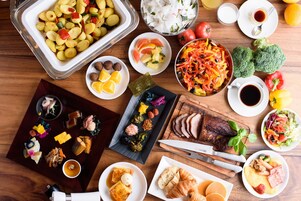 Daily buffet breakfast for a fee