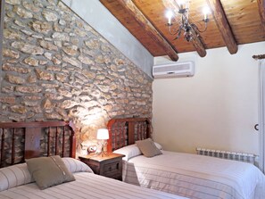 3 bedrooms, iron/ironing board, travel cot, bed sheets