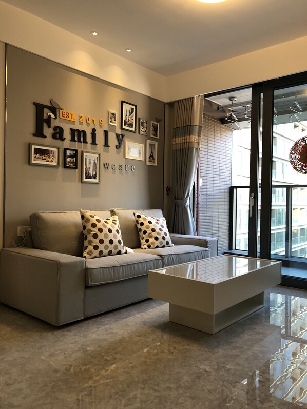 Decoración personalizada, muebles diferentes y escritorio 