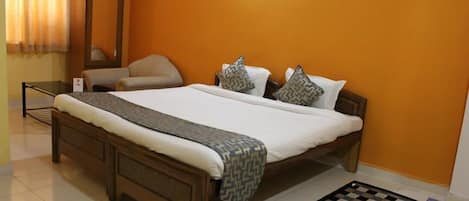 Deluxe Room | Soundproofing, free WiFi, bed sheets