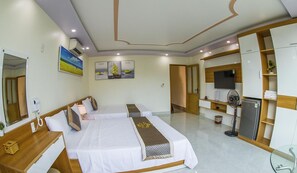 Quadruple Room | Individually decorated, individually furnished, desk, laptop workspace