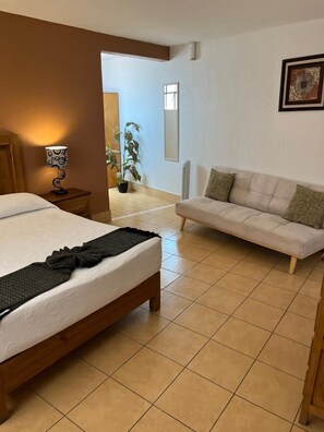 Individually decorated, individually furnished, blackout curtains - Hotel Jardin Cantador (Guanajuato)