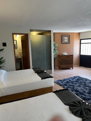 Family Quadruple Room | Individually decorated, individually furnished, blackout drapes