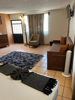 Family Quadruple Room | Individually decorated, individually furnished, blackout drapes