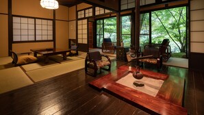 A traditional Japanese-style room with tatami flooring, low wooden tables, and chairs. - Sanso Tensui (Hita)