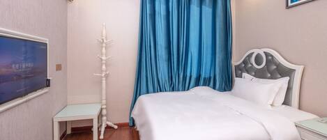 Habitación familiar, para no fumadores | Cortinas blackout, wifi gratis y ropa de cama