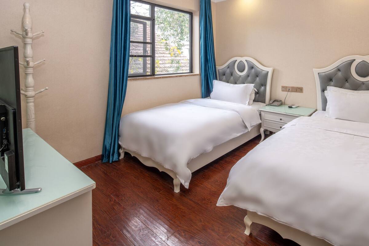 Comfort Twin Room  (Mainland Chinese Citizen Only) | Blackout drapes, WiFi (free), bed sheets