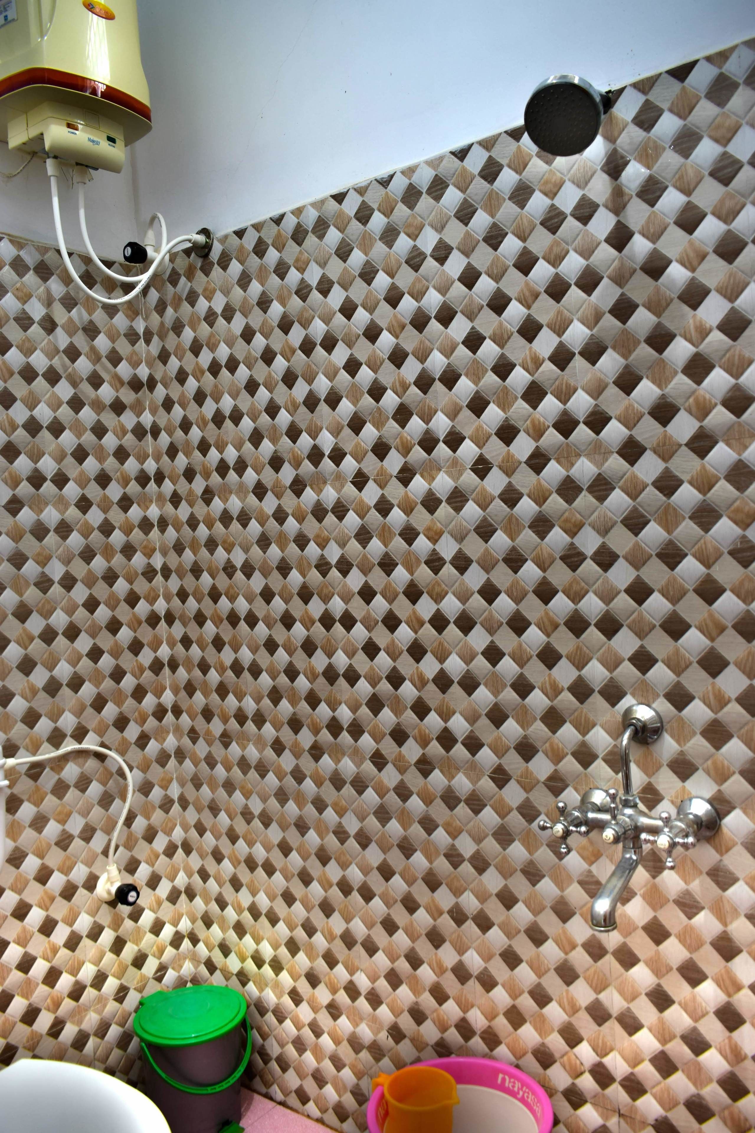 Standard Room | Bathroom | Separate tub and shower, rainfall showerhead, towels