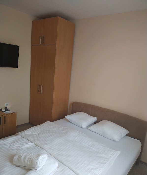 Egyptian cotton sheets, premium bedding, iron/ironing board, free WiFi