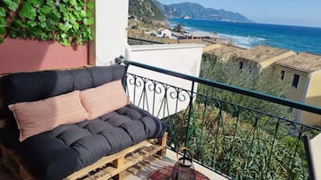 Apartment, 1 Bedroom, Pool Access | Terrace/patio