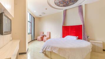 Romantic Room (Mainland Chinese Citizen Only) | Blackout curtains, free WiFi, bed sheets