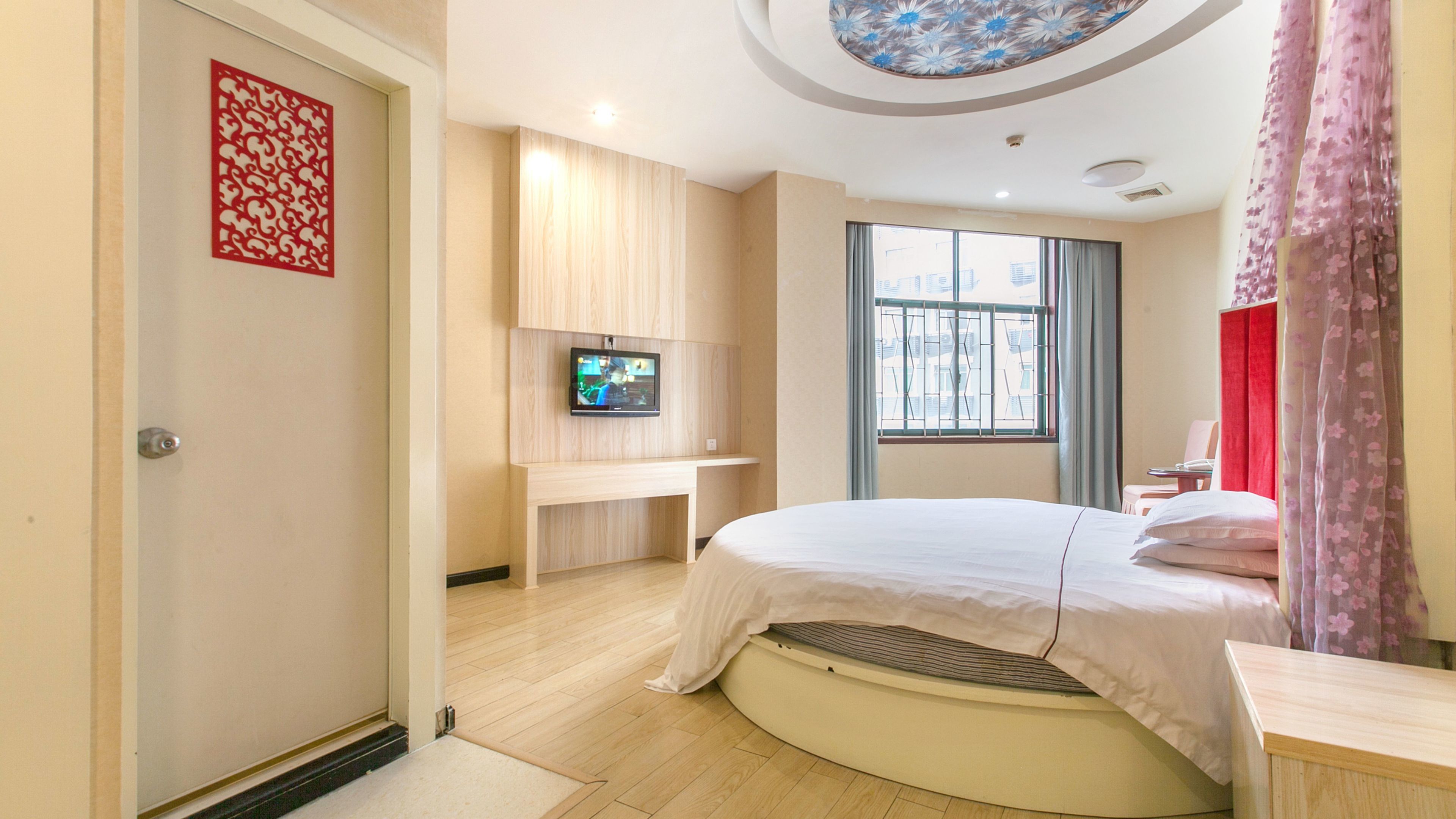 Romantic Room (Mainland Chinese Citizen Only) | Blackout drapes, free WiFi, bed sheets