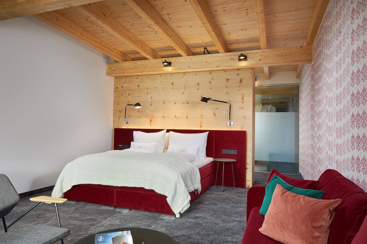Junior-Suite, Balkon | 1 Schlafzimmer, Allergikerbettwaren, Zimmersafe, Schreibtisch