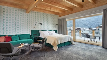 Family Suite, Balcony | Hypo-allergenic bedding, in-room safe, desk, laptop workspace