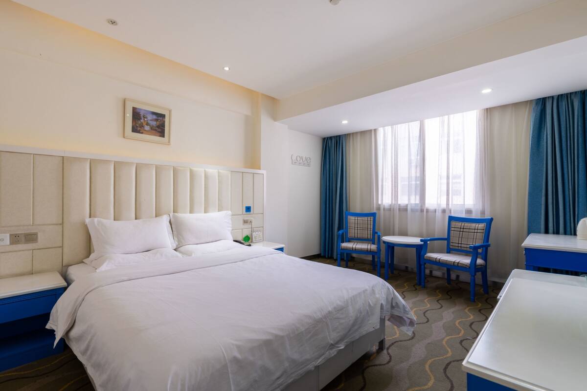 Kamar Double Comfort, Bebas Asap Rokok | Tirai kedap cahaya, Wi-Fi gratis, dan seprai linen