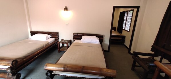In-room safe, free WiFi, bed sheets