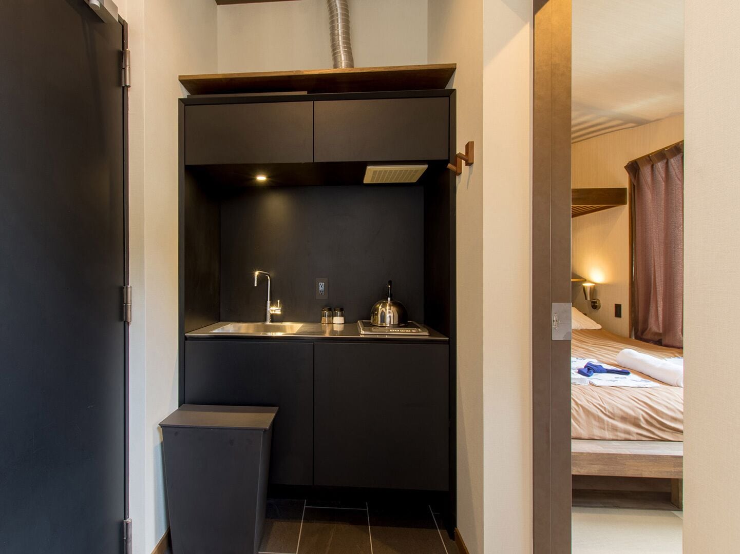 premium suite | private kitchen | fridge, electric kettle
