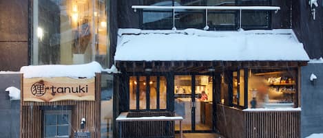 Vista frontal de la propiedad