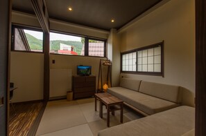 Tanuki Studio Apartment L4 | Living area
