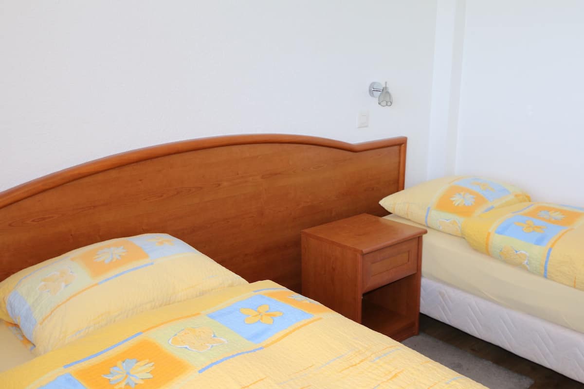 In-room safe, free WiFi, bed sheets