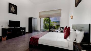 20 bedrooms, in-room safe, desk, iron/ironing board (on request)