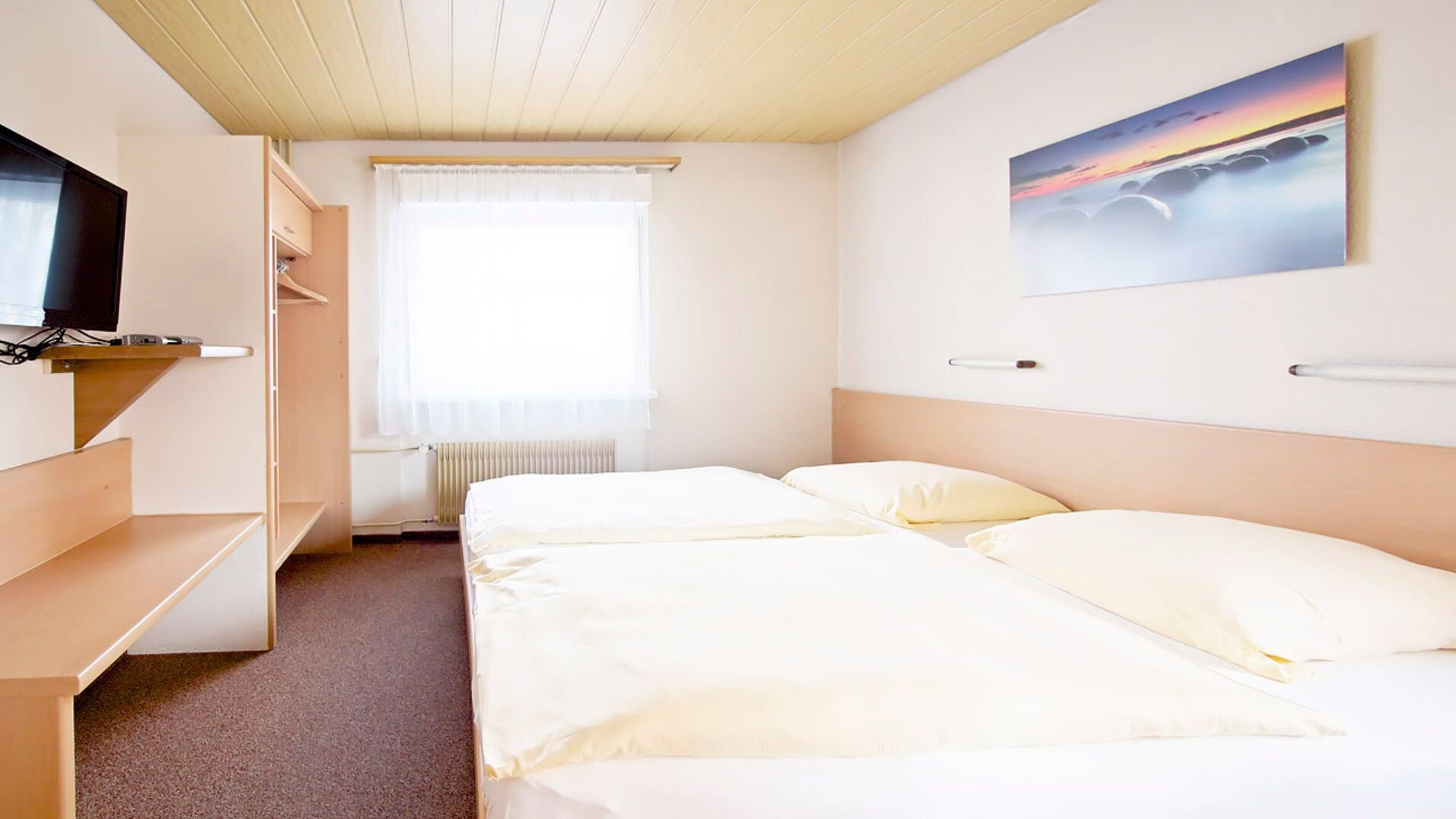 Bügeleisen/Bügelbrett, kostenloses WLAN, Bettwäsche