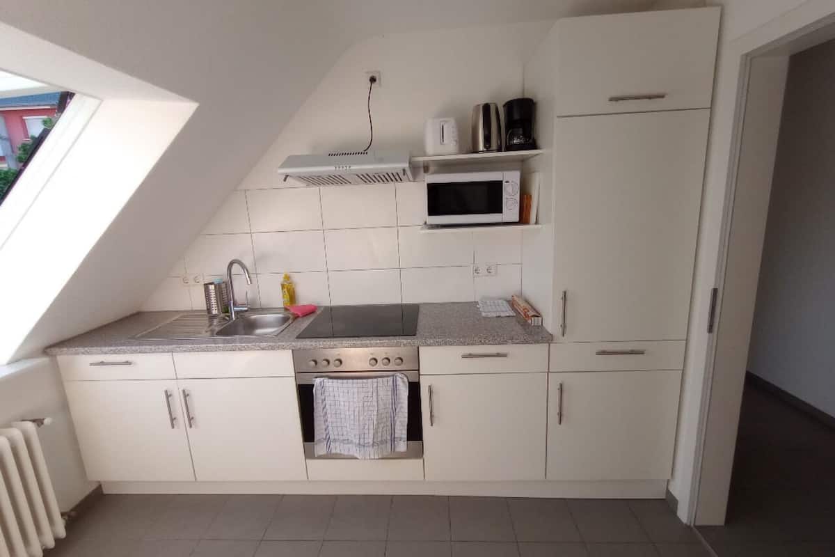 basic single room | shared kitchen