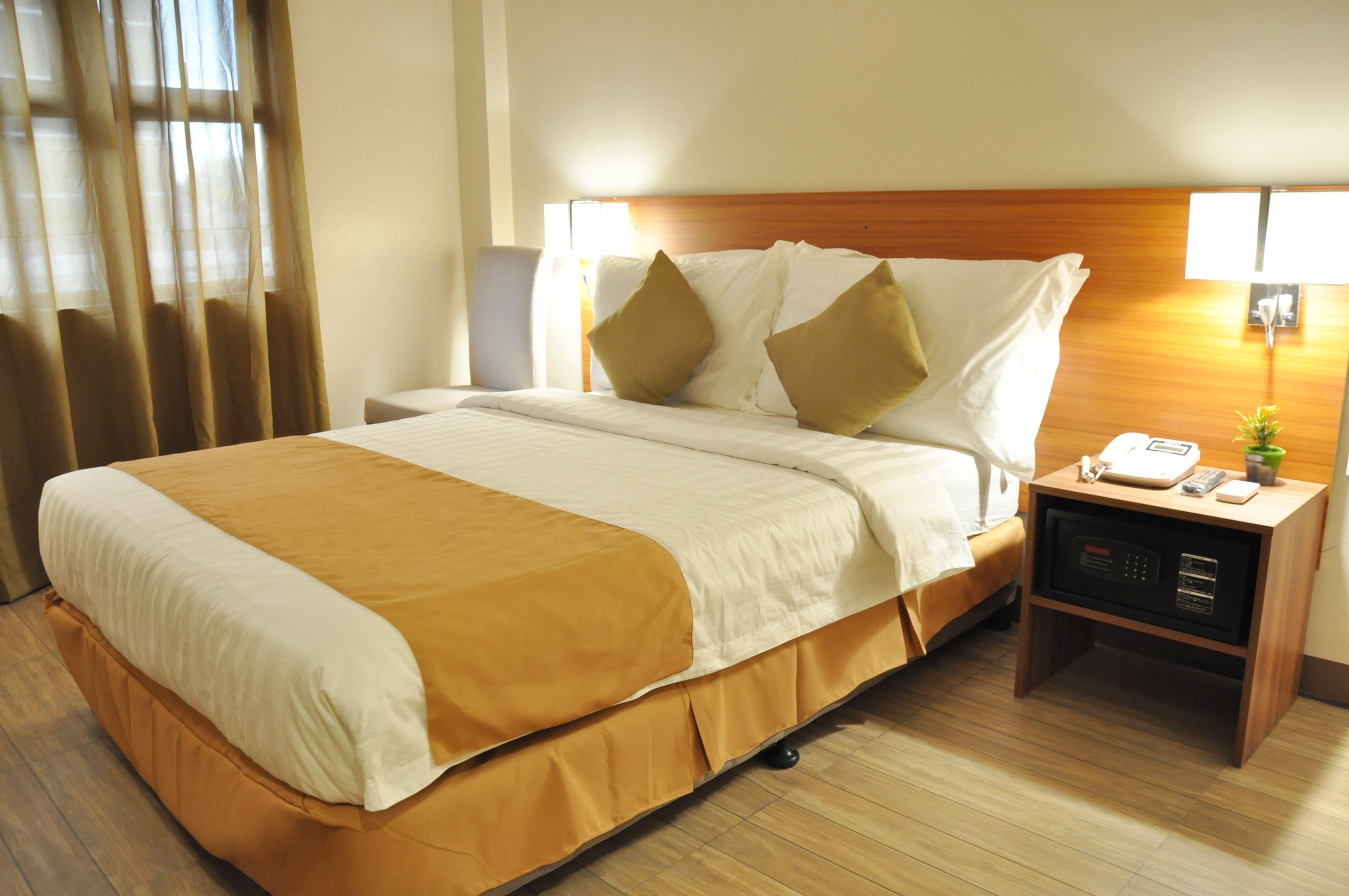 Economy dubbelrum | 1 sovrum, värdeförvaringsskåp på rummet och skrivbord