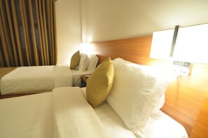 1 habitación, caja de seguridad en la habitación y escritorio 