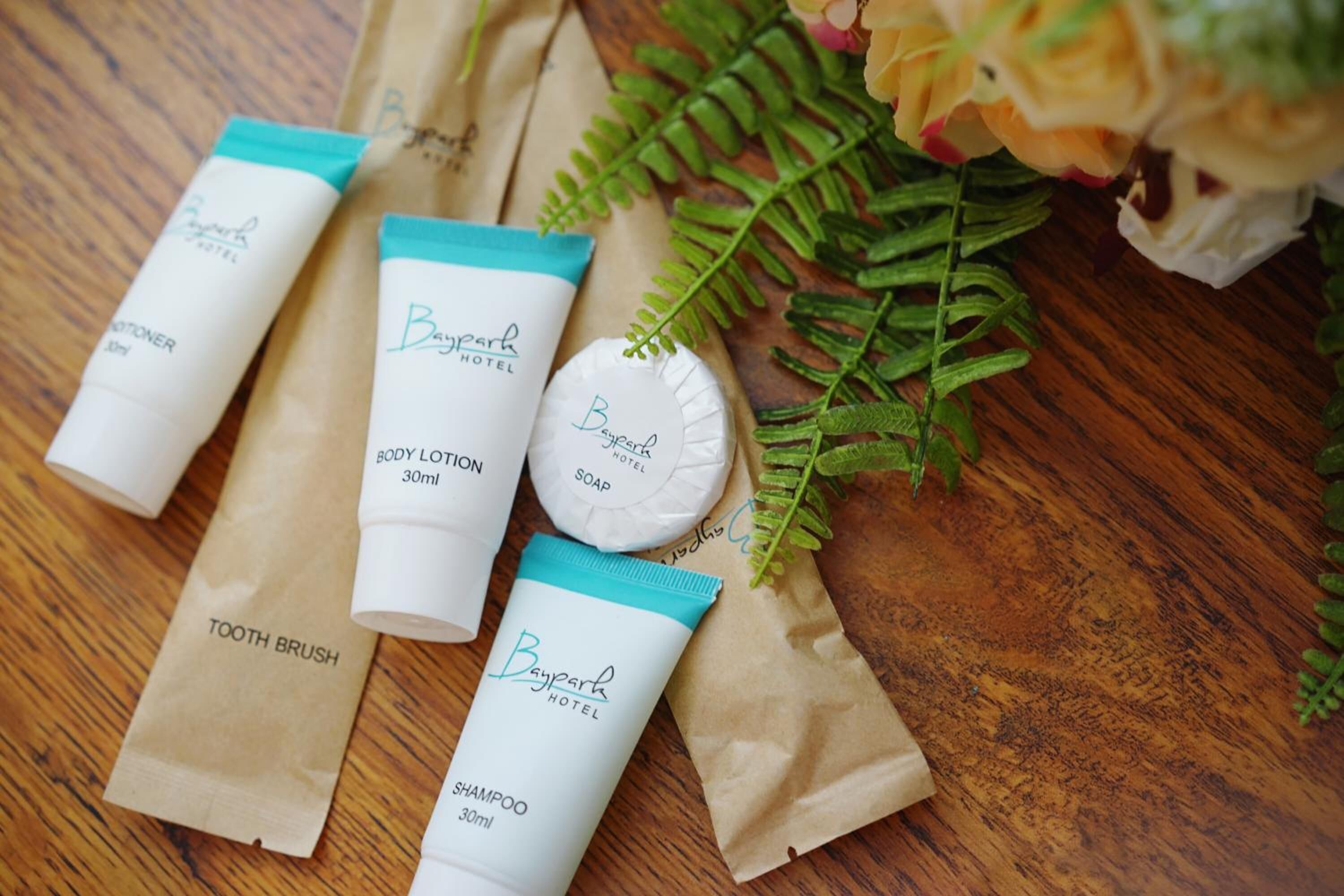 Dusch, regndusch, gratis toalettartiklar och bidé