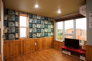 Maisonette (204) | Wohnbereich | Flachbildfernseher