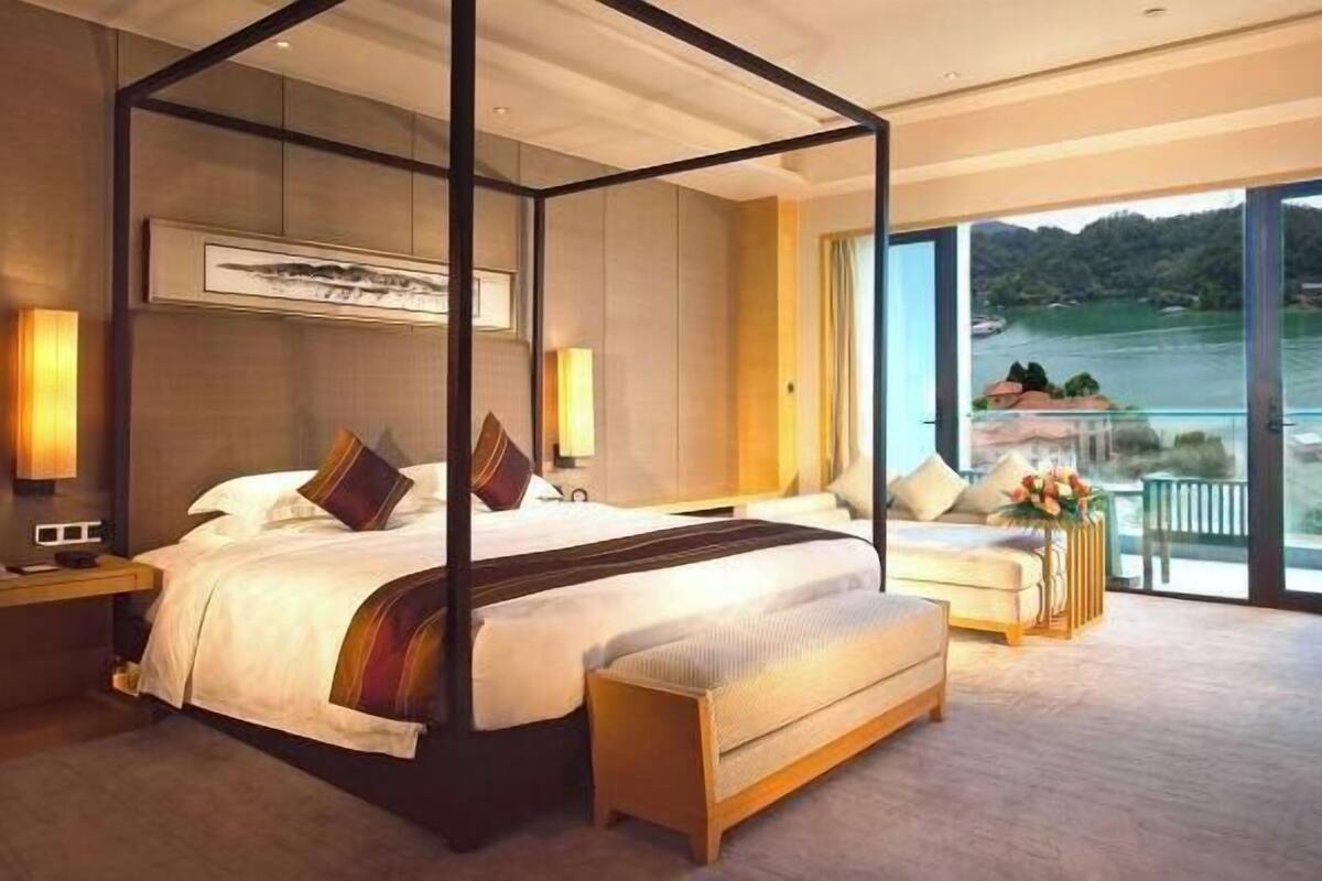 Blackout curtains, soundproofing, free WiFi, bed sheets