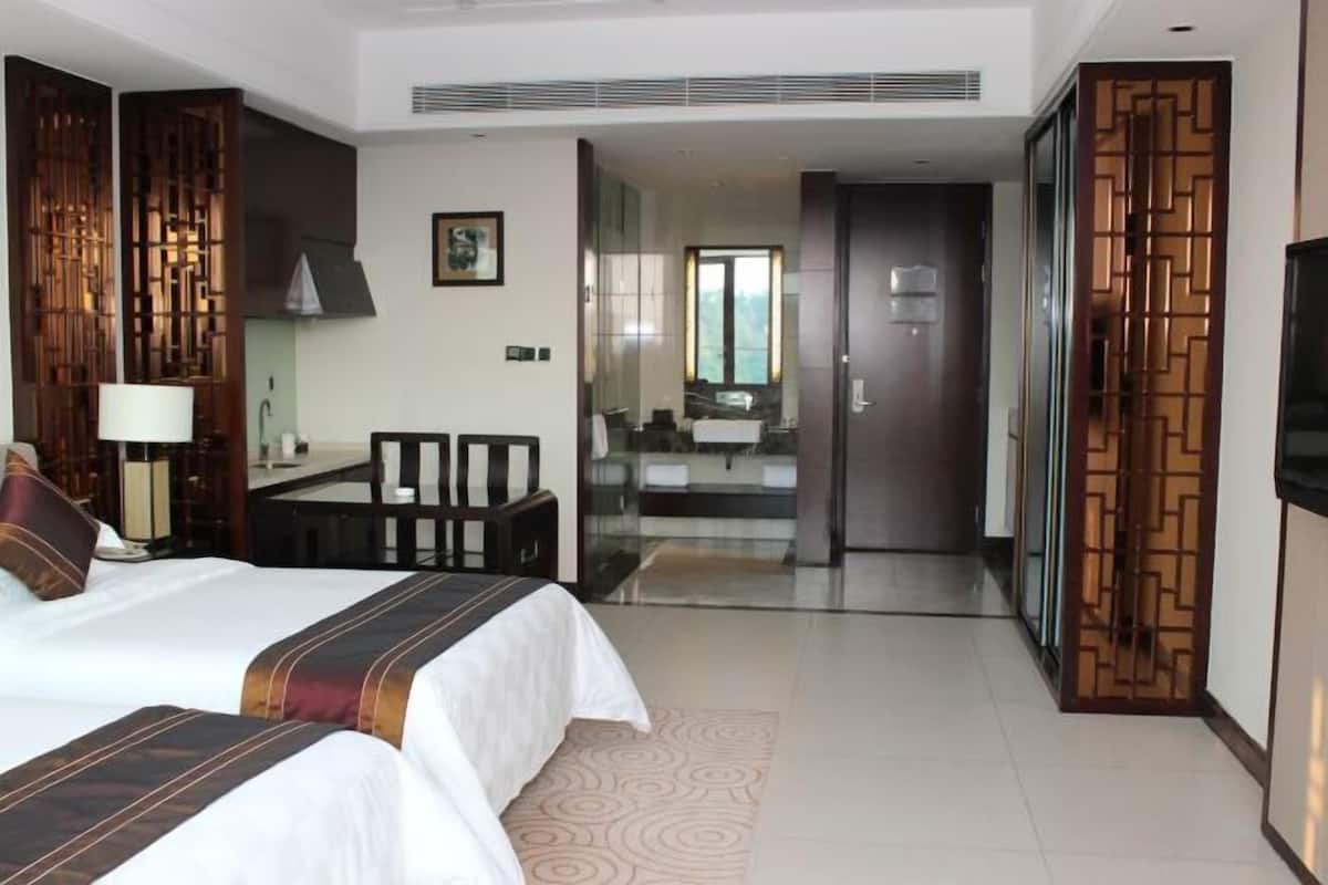 Blackout curtains, soundproofing, free WiFi, bed sheets