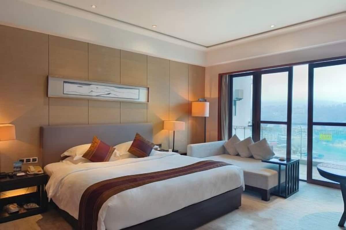 Blackout curtains, soundproofing, free WiFi, bed sheets