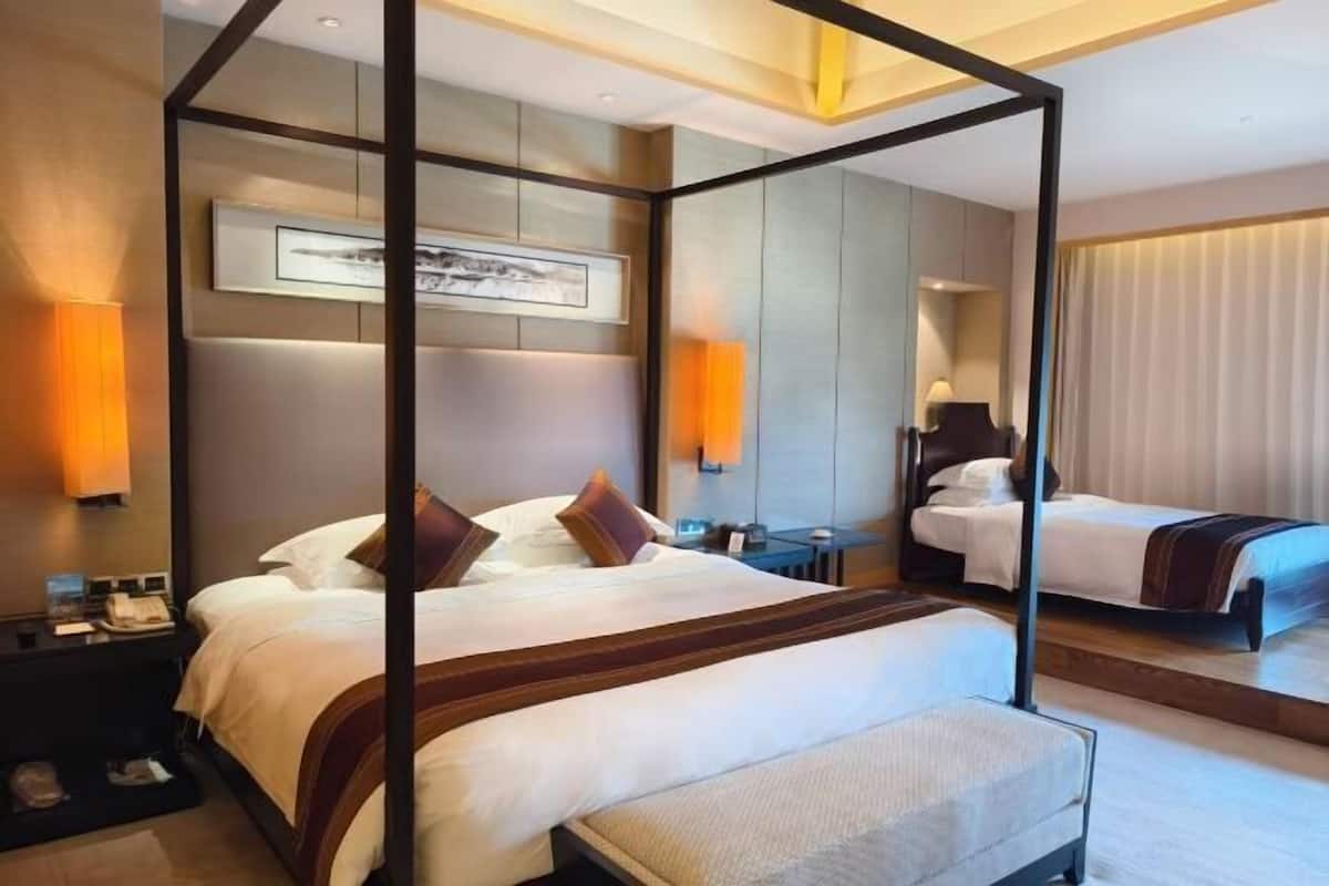 Blackout curtains, soundproofing, free WiFi, bed sheets