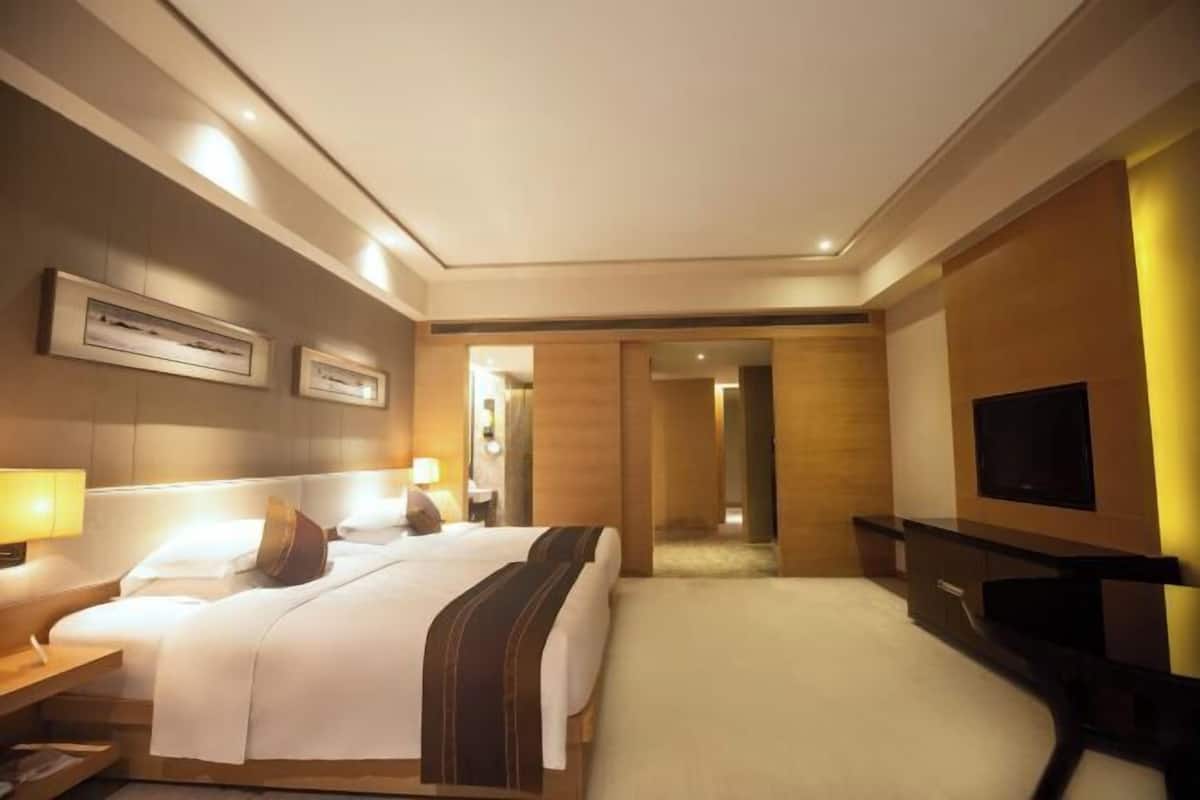 Blackout curtains, soundproofing, free WiFi, bed sheets