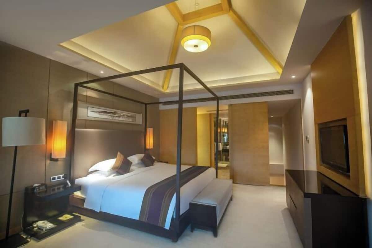 Tirai kedap cahaya, kedap suara, Wi-Fi gratis, dan seprai linen